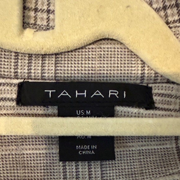 Tahari women’s Gray Plaid Blazer - Picture 2 of 5